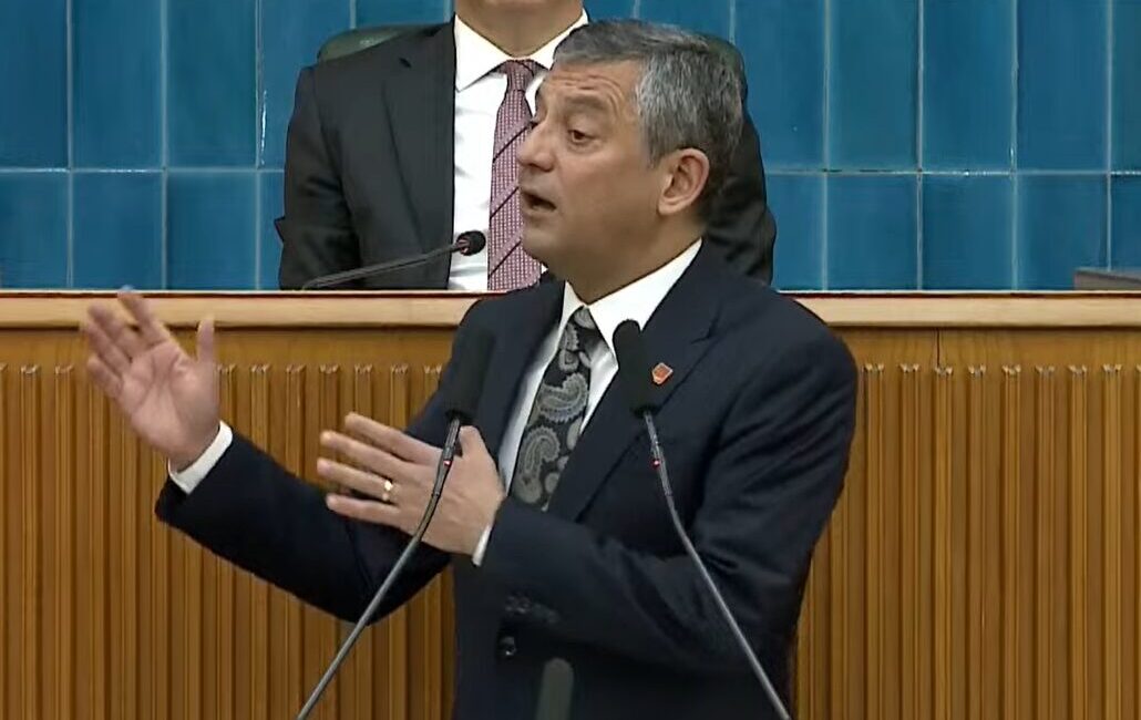 CHP Genel Başkanı Özgür Özel Grup toplantısında gündemi değerlendiriyor. Canlı