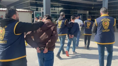 Adıyaman’da üç kişinin karıştığı bıçaklı olayda gözaltına alınan şüpheliler, emniyetteki