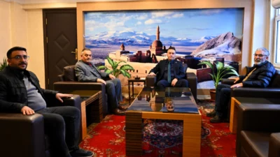 Ağrı'da Ortadoğu Gazeteciler Cemiyeti yönetimi, Emniyet Müdürü Göksel Önder’i makamında