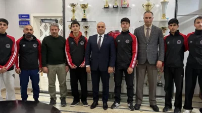 Mersin'de düzenlenen Okul Sporları Halter Gençler A/B Türkiye Birinciliği'nde Ağrılı