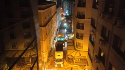 İzmir Büyükşehir Belediyesi, Alsancak’ta altyapı çalışmaları tamamlanan sokaklarda günlük yaşamı