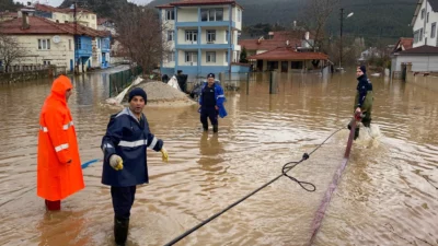 Antalya Büyükşehir Belediyesi ilçelerde etkili olan yağışın yol açtığı sel