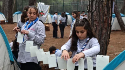 Antalya Büyükşehir Belediyesi’nin izcilik çalışmaları kapsamında farklı dönemlerden izciler, Gençlik
