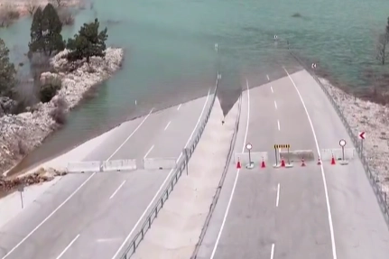 Karayolları Genel Müdürlüğü, Antalya-Derebucak-Beyşehir Yolu’nun olağanüstü yağışlar nedeniyle oluşan su