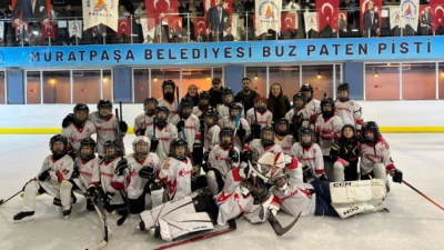 Türkiye Buz Hokeyi Federasyonu tarafından Antalya’da ilk kez düzenlenen Antalya