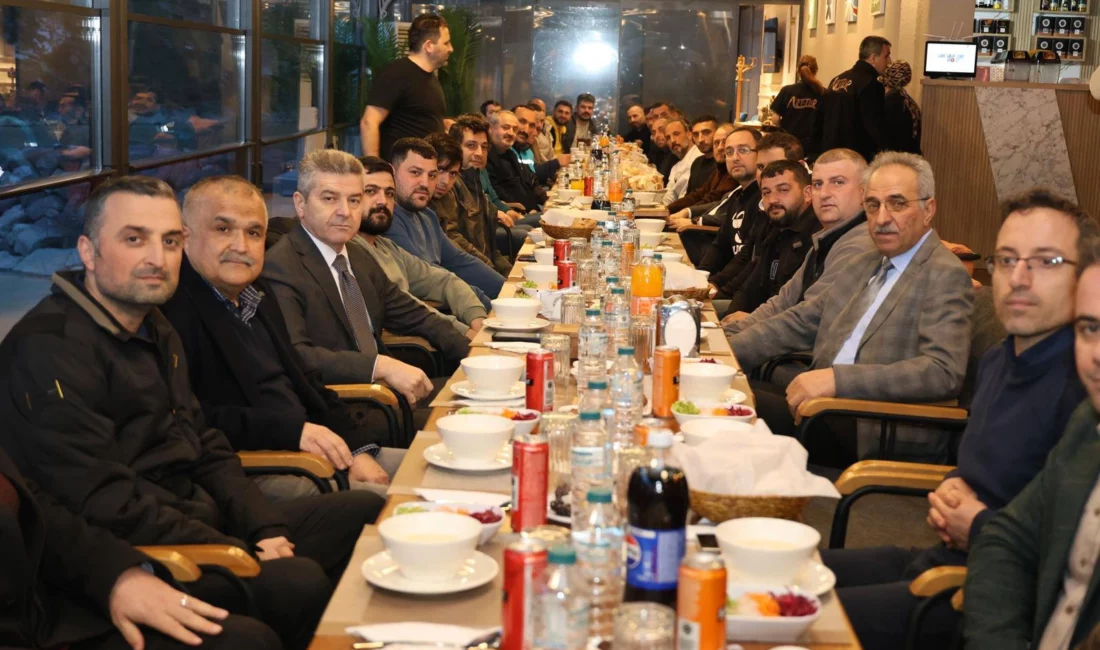 Artvin Valisi Turan Ergün, İl Özel İdaresi çalışanlarıyla iftar sofrasında