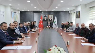 Artvin Valisi Turan Ergün, köy muhtarları ile bir araya gelerek,