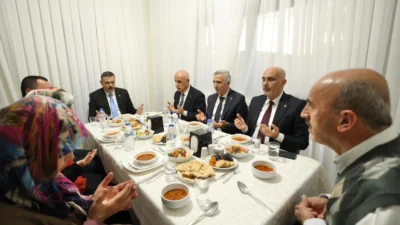 Kahramanmaraş'ta depremzede aileyle iftar yapan İçişleri Bakanı Mustafa Çiftçi, "Deprem