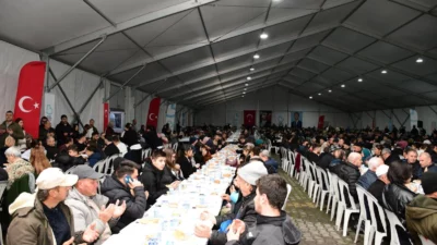 Balıkesir Büyükşehir Belediyesi, ramazan ayı boyunca kurduğu Atatürk Parkındaki iftar