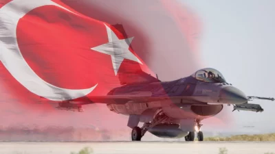 Balıkesir’de 9’uncu Ana Jet Üs Komutanlığı’ndan havalanan F-16 savaş uçağıyla