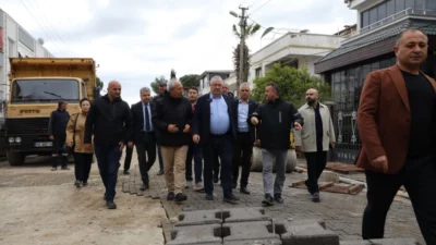 Balıkesir Edremit Belediye Başkanı Mehmet Ertaş, ilçe genelinde devam eden