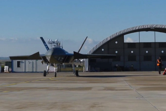 ASELSAN tarafından geliştirilen FEWS-U Elektronik Harp Süiti, Bayraktar KIZILELMA’ya entegre