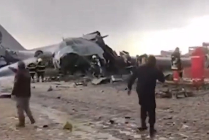 Bolivya’da içinde yüklü miktarda para bulunan uçak, şehir merkezinde en