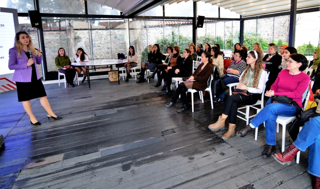 İzmir Bornova Belediyesi tarafından Dramalılar Köşkü’nde düzenlenen söyleşi programında, sağlıklı ilişkiler