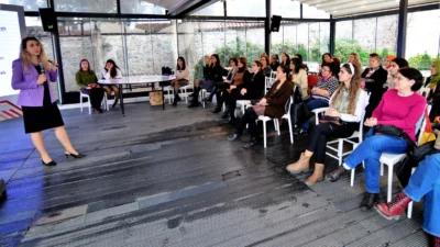 İzmir Bornova Belediyesi tarafından Dramalılar Köşkü’nde düzenlenen söyleşi programında, sağlıklı ilişkiler