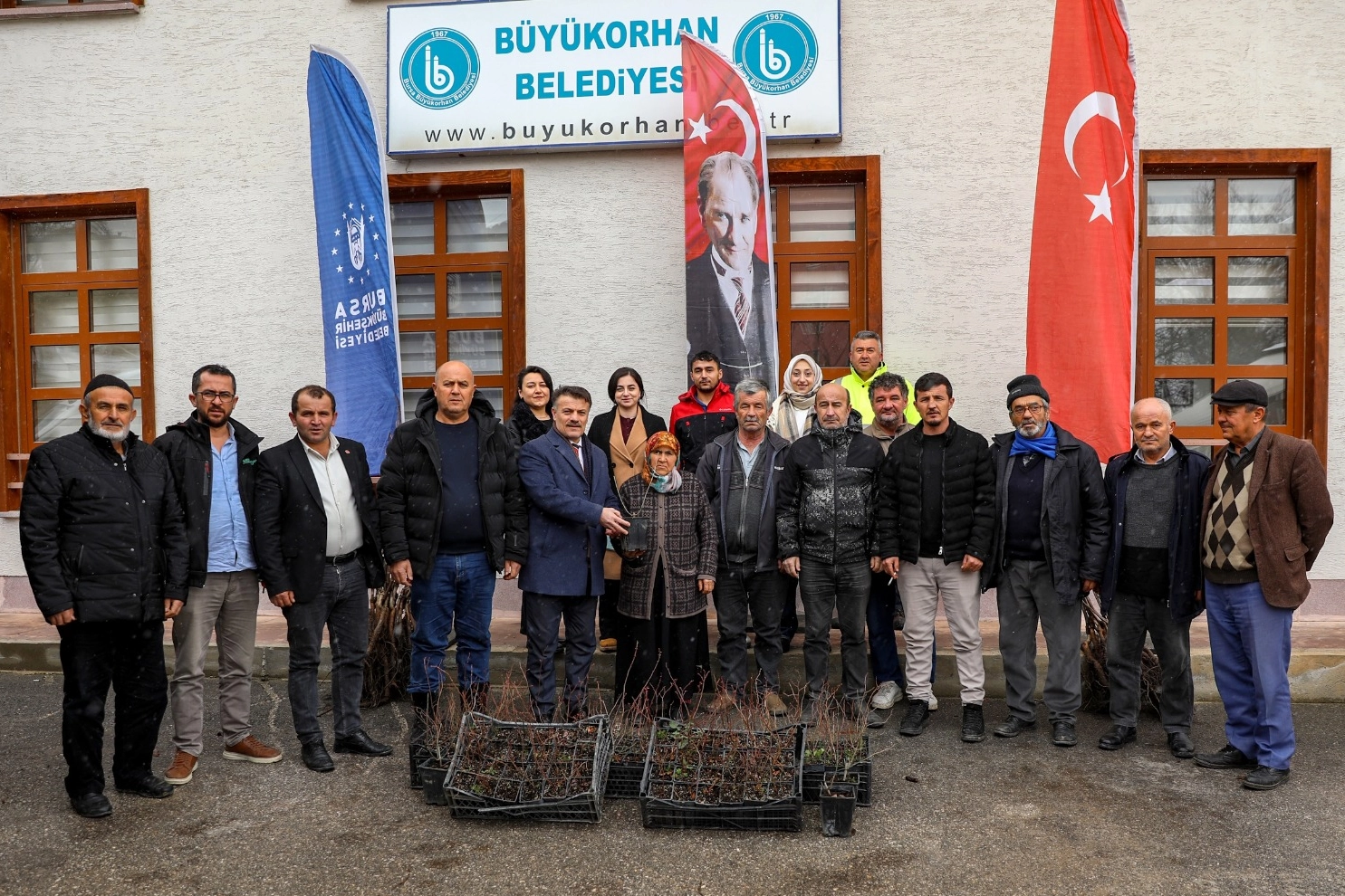 Bursa Büyükşehir Belediyesi, kırsal kalkınma hedefleri doğrultusunda üreticiye fide-fidan ve