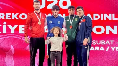 Ankara’da gerçekleştirilen U20 Güreş Türkiye Şampiyonası’nda Bursa Büyükşehir Belediyesporlu güreşçiler