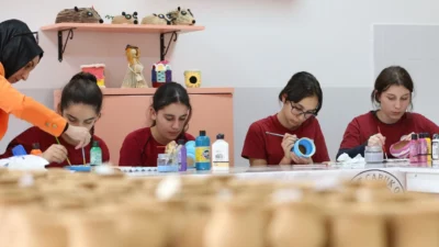 Bursa'nın Osmangazi ilçesinde geleneksel el sanatlarına yönlendirilen yaklaşık 10 bin