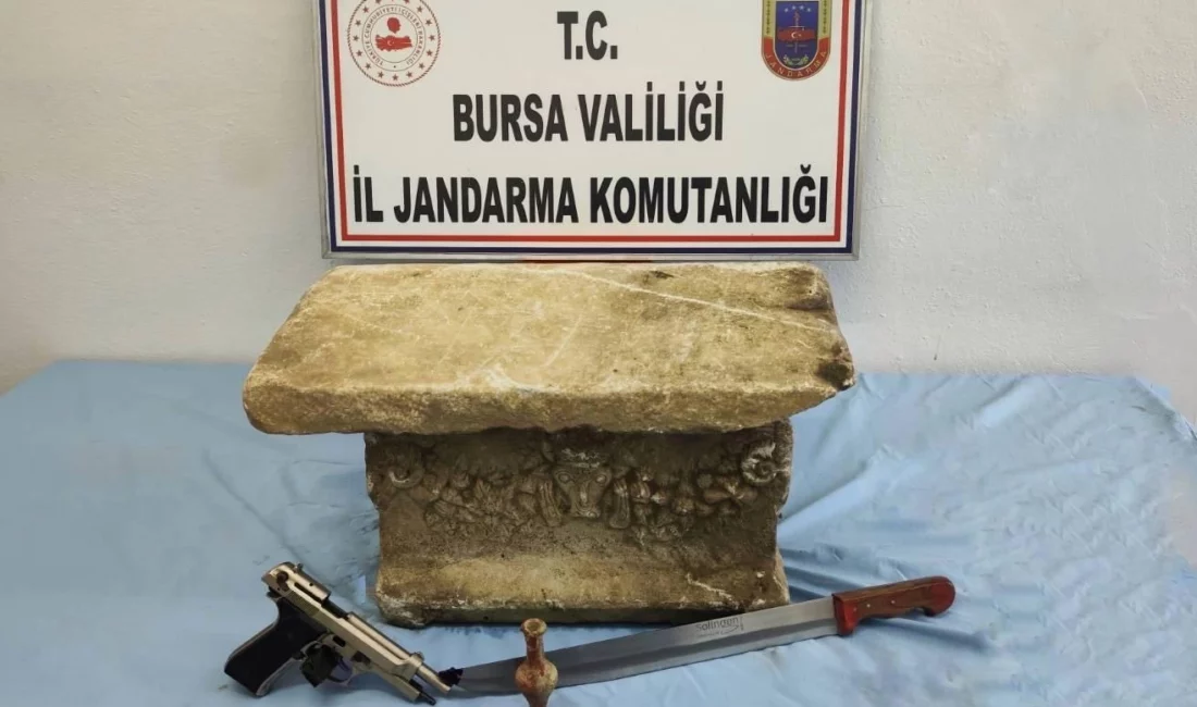Bursa Osmangazi’de jandarma ekipleri, tarihi eserleri satışa çıkarmak isteyen bir