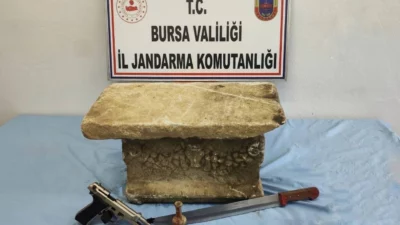 Bursa Osmangazi’de jandarma ekipleri, tarihi eserleri satışa çıkarmak isteyen bir