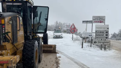 Nilüfer Belediyesi ekipler, soğuk hava ve kar yağışı nedeniyle ulaşımın
