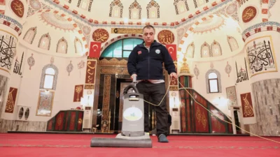 Bursa'da Osmangazi Belediyesi, vatandaşların Ramazan ayında ibadetlerini daha hijyenik bir