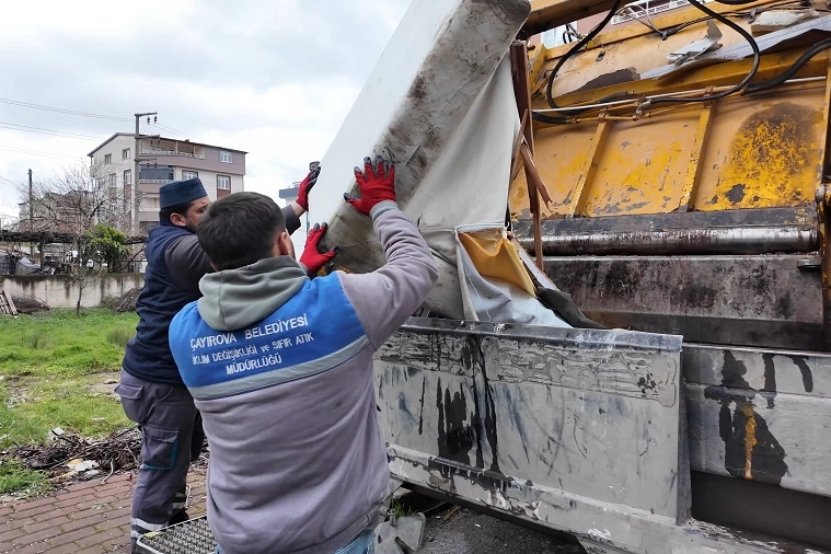 Çayırova Belediyesi İklim Değişikliği ve Sıfır Atık Müdürlüğü ekipleri, ilçede