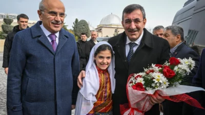 Cumhurbaşkanı Yardımcısı Cevdet Yılmaz, Büyükşehir Belediyesi Hizmet binası içerisinde yapılan