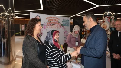 Denizli Büyükşehir Belediyesi tarafından düzenlenen “Büyükşehirle Üreten Kadınlar Festivali” atölye