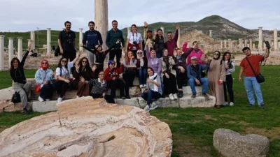 Denizli Büyükşehir Belediyesi tarafından düzenlenen Temel Fotoğrafçılık Eğitimi kapsamında kursiyerler