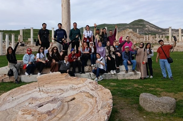 Denizli Büyükşehir Belediyesi tarafından düzenlenen Temel Fotoğrafçılık Eğitimi kapsamında kursiyerler