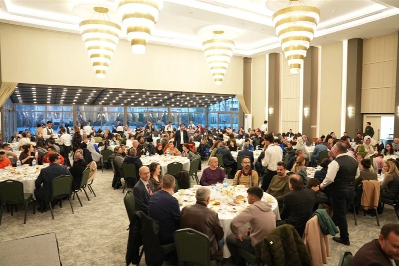 Denizli Büyükşehir Belediyesi Kent Konseyi koordinasyonunda, hayırseverlerin katkılarıyla kurulan iftar
