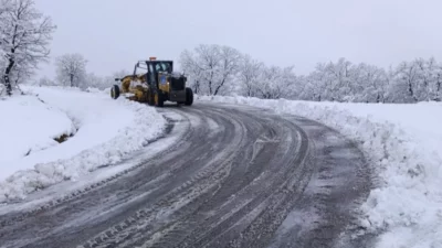 Diyarbakır’ın Kulp ilçesinde etkili olan kar yağışı nedeniyle kapanan kırsal