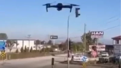 Düzce'de trafik yoğunluğunun yaşandığı noktalarda şerit ihlali yaparak trafik güvenliğini