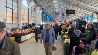 Düzce’de ramazan ayının ilk gününde pazarda yoğunluk yaşandı.