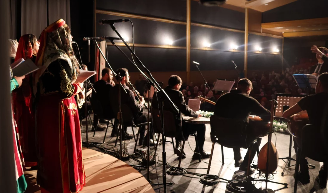 Erzurum Çocuk Evleri Sitesi’nde kalan çocuklar, “Bölgelerimizden Türküler” konseriyle izleyenlere