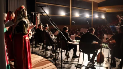 Erzurum Çocuk Evleri Sitesi’nde kalan çocuklar, “Bölgelerimizden Türküler” konseriyle izleyenlere