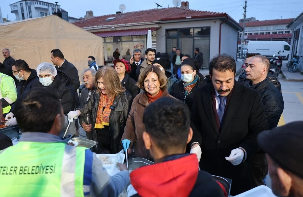 Eskişehir Büyükşehir Belediye Başkanı Ayşe Ünlüce, Çifteler ’de ilçe halkıyla