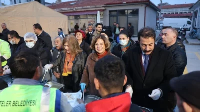 Eskişehir Büyükşehir Belediye Başkanı Ayşe Ünlüce, Çifteler ’de ilçe halkıyla