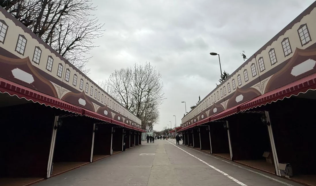 Sakarya Büyükşehir Belediyesi tarafından geleneksel hale getirilen Ramazan Kitap Sokağı,