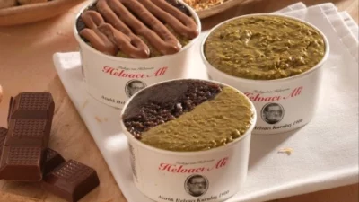 Bu yıl Ramazan ayında iftar sofralarının vazgeçilmez tatlısı dondurmalı irmik