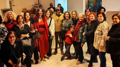 İstanbul Bakırköy Belediyesi’nin resim kurslarına katılan kursiyerlerin eserlerinden oluşan karma resim