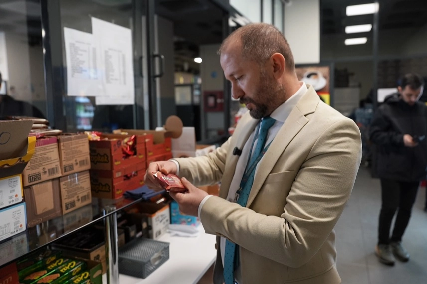 Maltepe Belediyesi, ilçedeki okullarda öğrenci sağlığını korumak amacıyla kantin denetimlerini