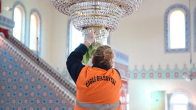 İzmir Çiğli Belediyesi, Ramazan ayı boyunca ilçe genelindeki camilerde temizlik