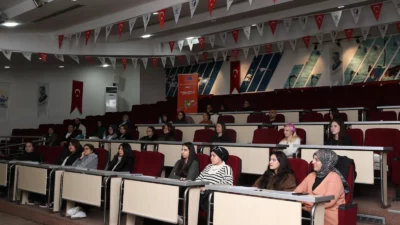 İzmir Çiğli Belediyesi’nin mesleki eğitime ve istihdama yönelik örnek projelerinden biri