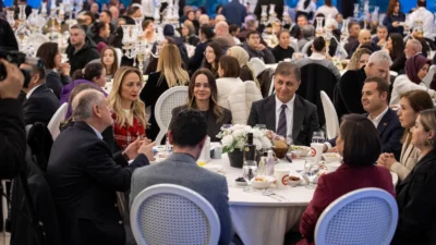 İzmir’de düzenlenen geleneksel Balıkesirliler iftar programında birlik ve dayanışma mesajları