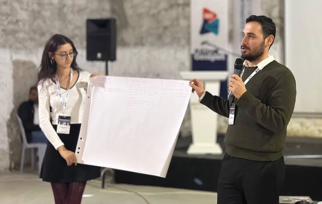 İzmir Büyükşehir Belediyesi, Yerel Gençlik Forumu düzenledi. Gençleri doğrudan yerel