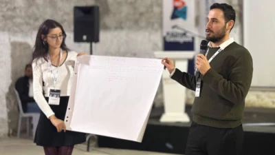 İzmir Büyükşehir Belediyesi, Yerel Gençlik Forumu düzenledi. Gençleri doğrudan yerel