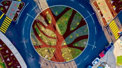 İzmir Büyükşehir Belediyesi, kavşak ve refüjler başta olmak üzere kamusal