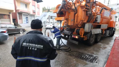 Meteorolojik uyarılar doğrultusunda İzmir’de yarın kuvvetli yağış, fırtına ve deniz